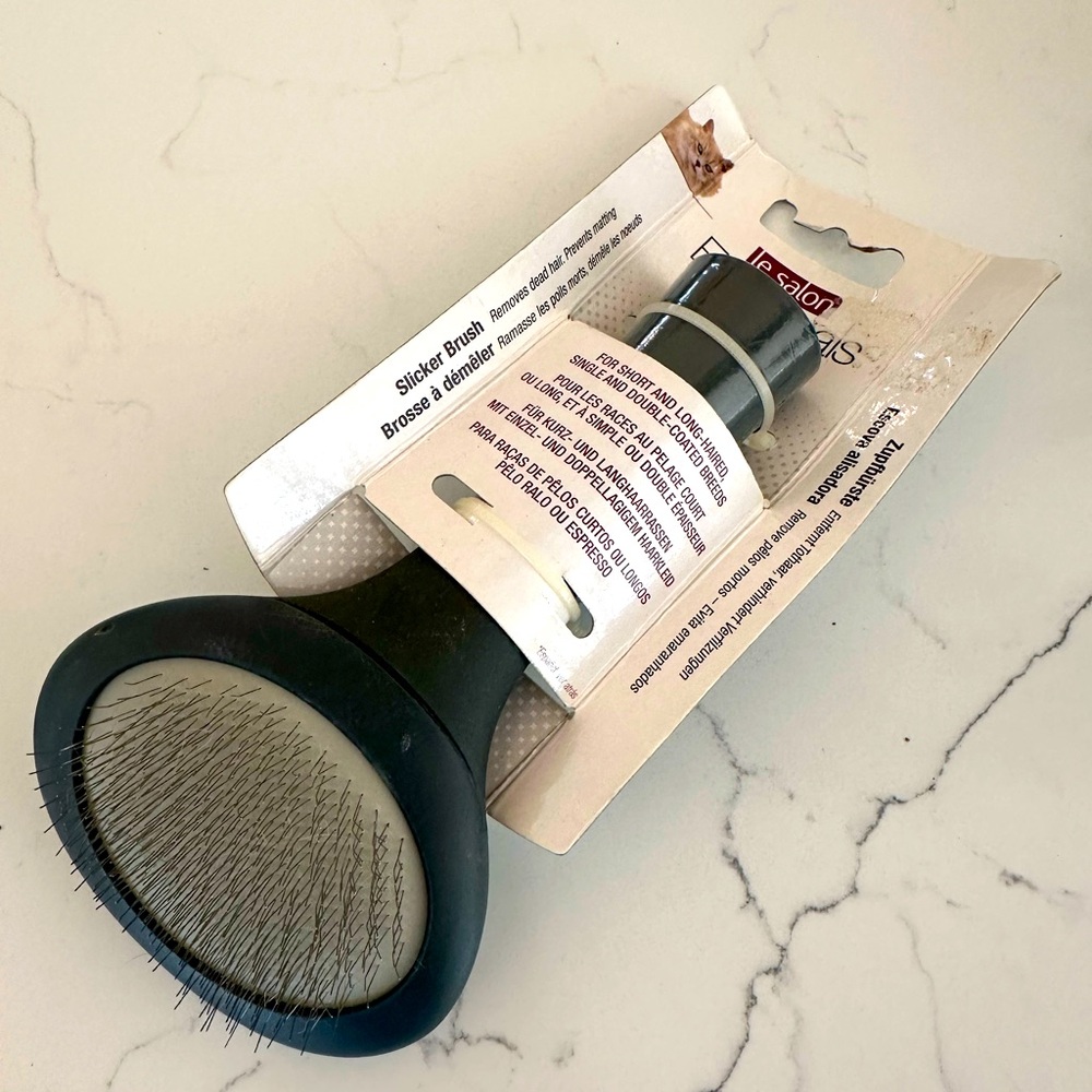 NWT Le Salon Essentials Cat Brush